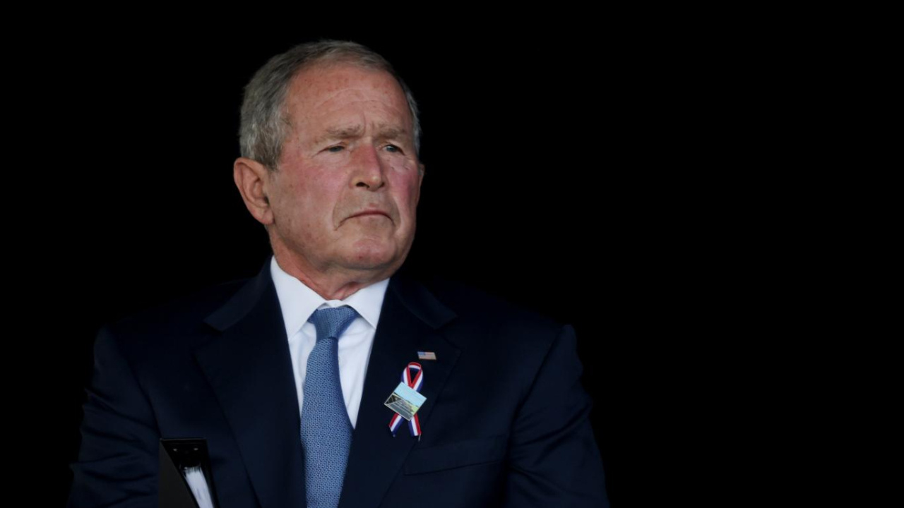 Biden ve Trump’la dalga geçen Bush: “İkisinden de gencim”
