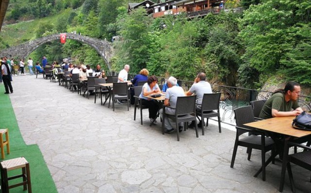 Rize’de En Güzel Karadeniz Dağ Manzaralı Kahvaltı Mekanları