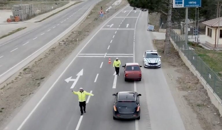 Ali Yerlikaya duyurdu: Sürat ihlali yapan araçlara 2 milyon adet süreç yapıldı Ali Yerlikaya duyurdu: Sürat ihlali yapan araçlara 2 milyon adet süreç yapıldı