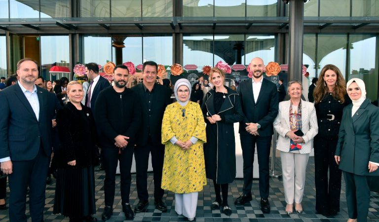 Emine Erdoğan, TOGEM-DER’in klasik Cemre Çarşısı’nın açılışına katıldı