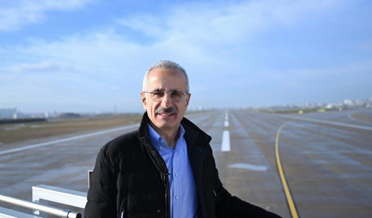 İstanbul Havalimanı’nda Eşzamanlı Üçlü Bağımsız Pist Operasyonu’nu başladı