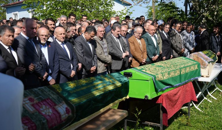 Samsun’da heyelan faciasında ölen baba ile iki çocuğu son seyahatine uğurlandı