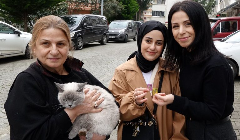 Trabzon’da ‘Badem’ isimli kayıp kedisini bulana altın verdi