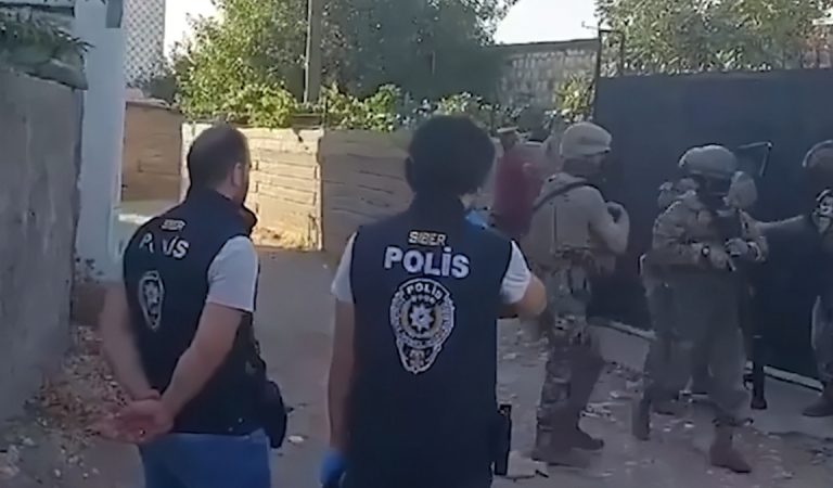 46 vilayette siber hatalara karşı operasyon: 171 kuşkulu yakalandı 46 vilayette siber hatalara karşı operasyon: 171 kuşkulu yakalandı