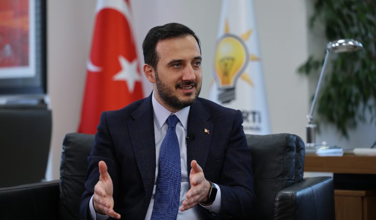 AK Parti İstanbul Vilayet Lideri Abdullah Özdemir: Hırsızla polislerin ortasına girilmez AK Parti İstanbul Vilayet Lideri Abdullah Özdemir: Hırsızla polislerin ortasına girilmez