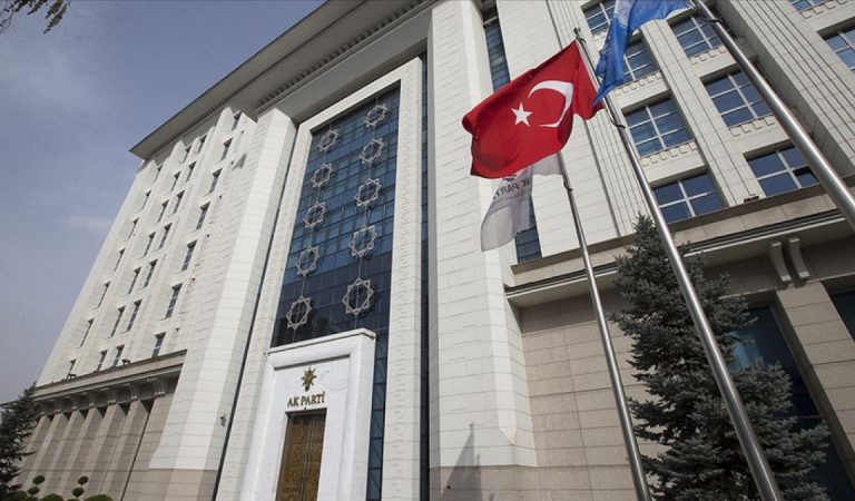 AK Parti masasındaki son anket sonuçlarını açıkladı AK Parti masasındaki son anket sonuçlarını açıkladı