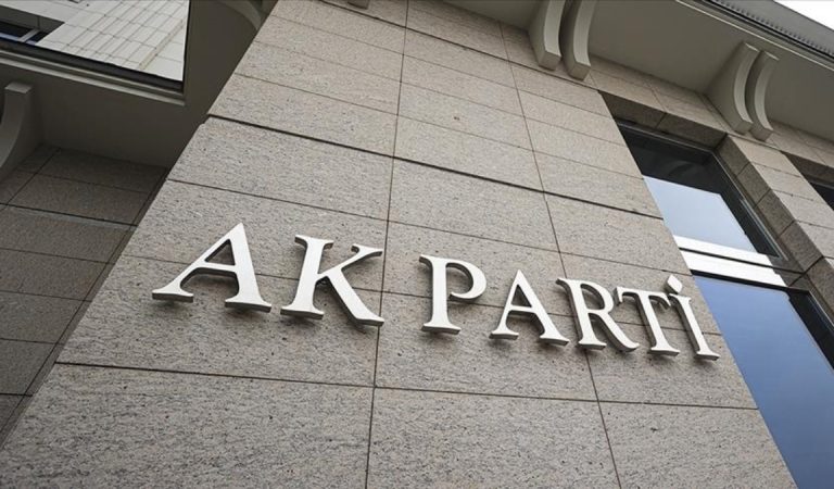 AK Parti’den yeni anayasa için halk temelli süreç vurgusu