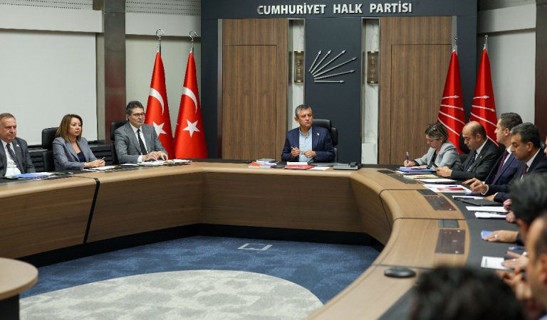 Akına uğrayan Özgür Özel’den muhafaza zafiyeti tezlerine cevap