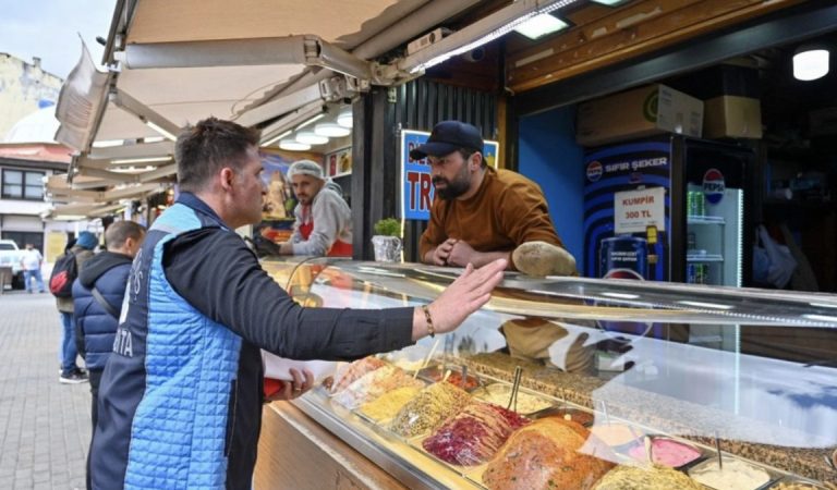 Beşiktaş’taki kumpircilere hanutçuluk operasyonu: 4 işletme kapatıldı