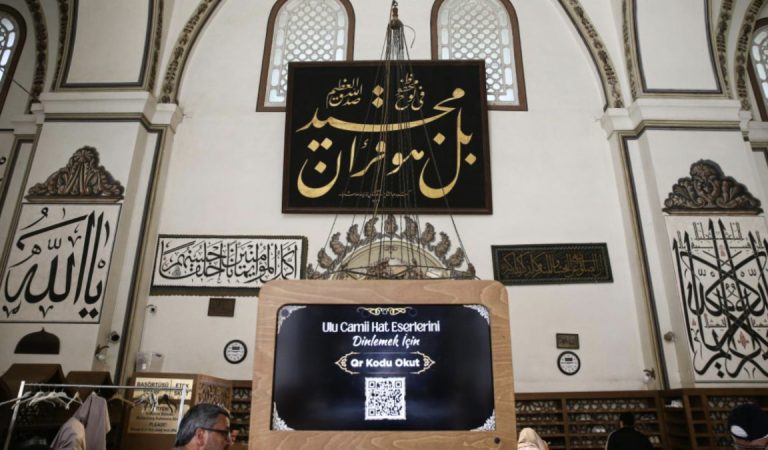 Bursa’da Ulu Mescit’teki çizgi yapıtları dijital ortama aktarıldı