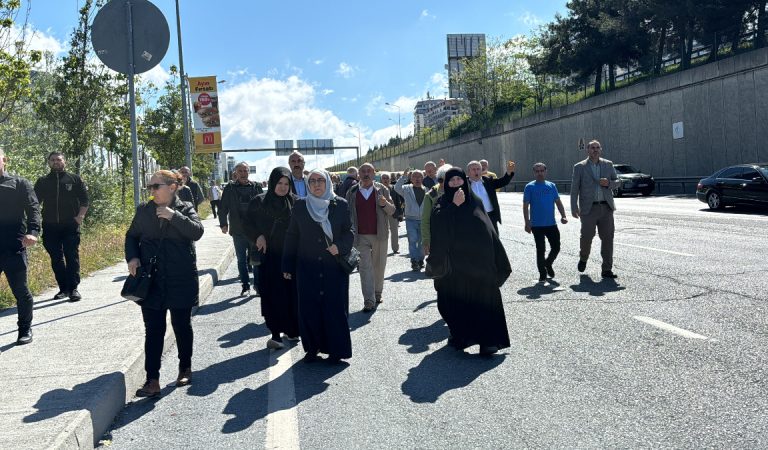 İBB mağduru taksicilerden CHP Vilayet Başkanlığı önünde düdüklü hareket