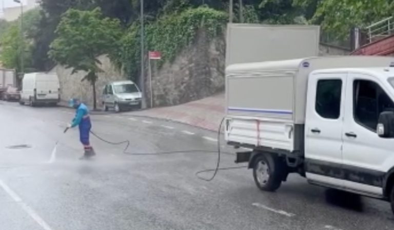 İstanbul’da İETT otobüsünden akan mazot nedeniyle çok sayıda araç kaza yaptı