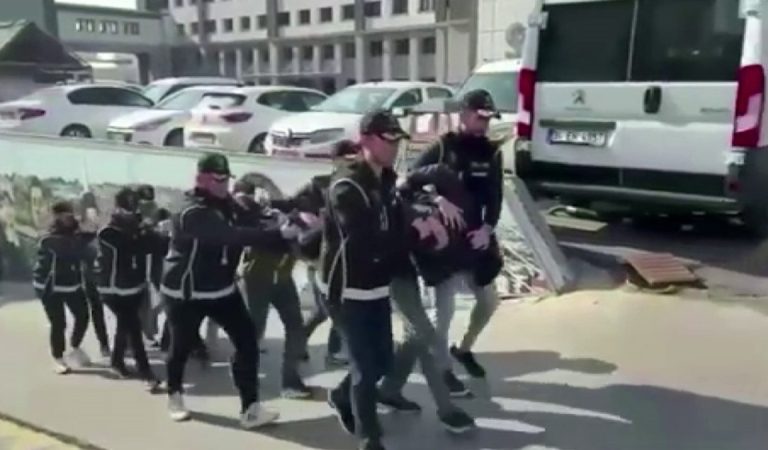 İstanbul’da sokak çeteleri ve silah imalatçılarına operasyon: 58 tutuklama İstanbul’da sokak çeteleri ve silah imalatçılarına operasyon: 58 tutuklama