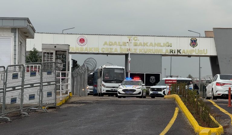 Narin Güran cinayetine ait 15 sanık, üçüncü defa hakim karşısına çıkıyor Narin Güran cinayetine ait 15 sanık, üçüncü defa hakim karşısına çıkıyor